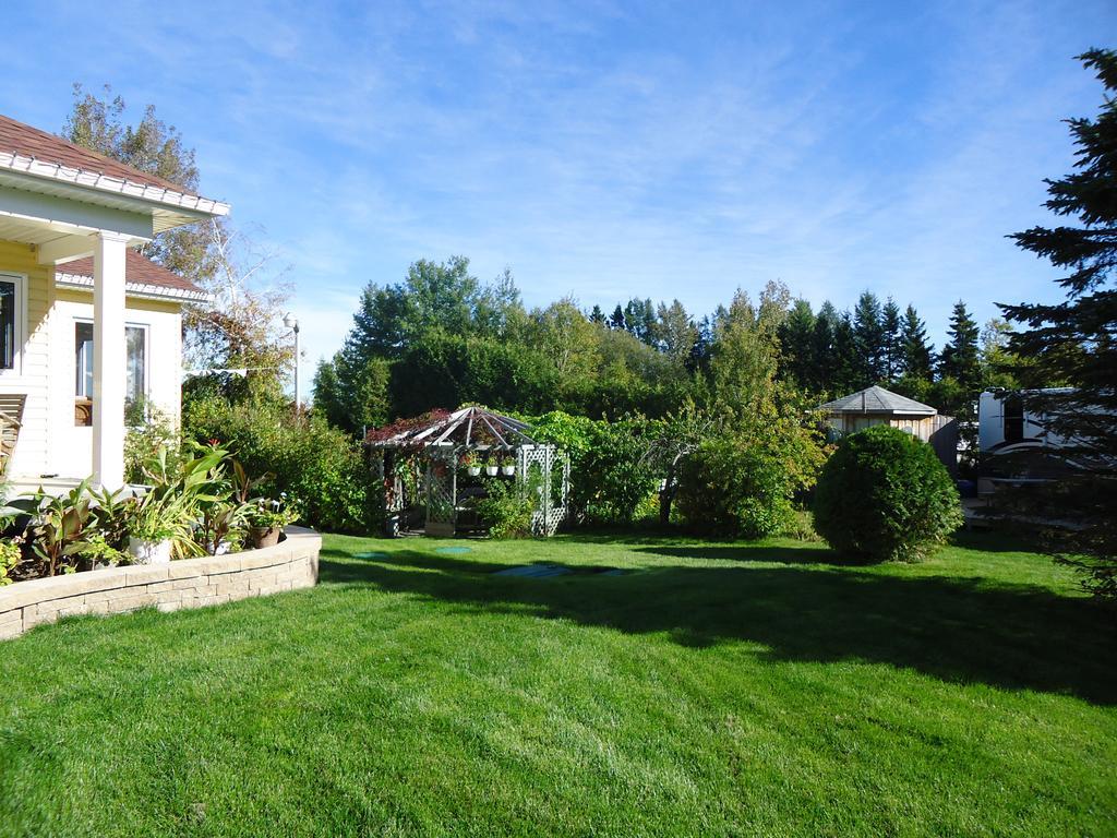 Domaine Sur Une Plage Saint-Félicien Exteriör bild